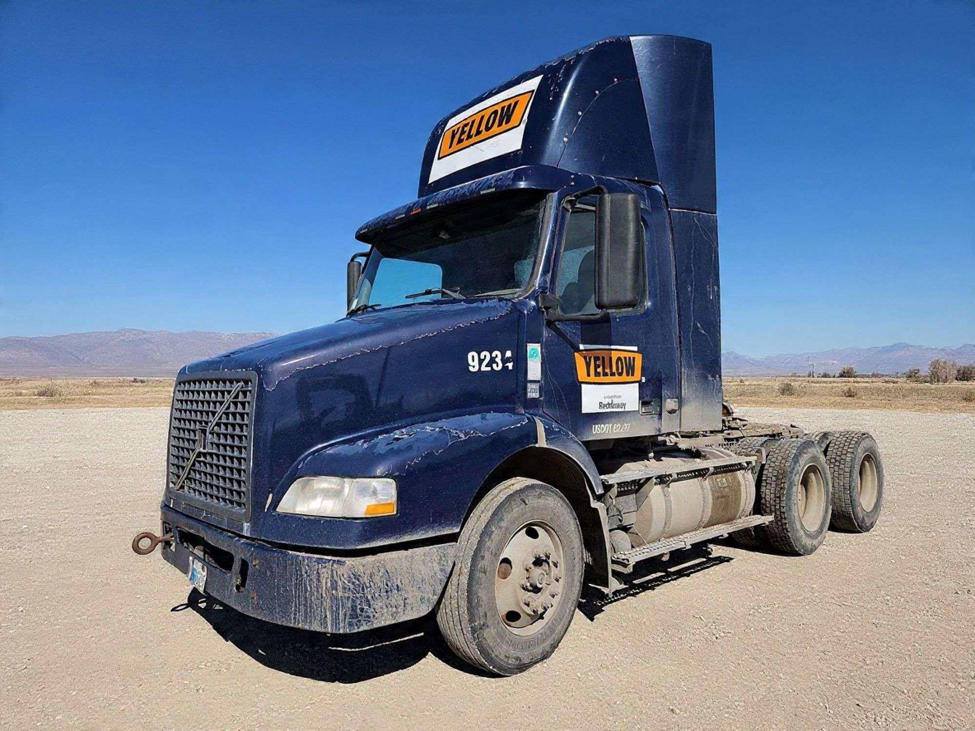 2008 Volvo VNM Equipment Image0