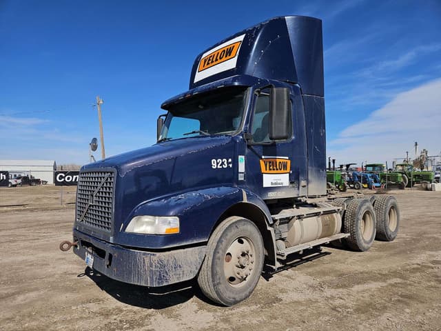 Image of Volvo VNM equipment image 1