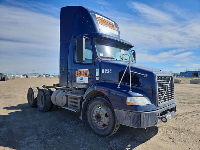 Image of Volvo VNM equipment image 3