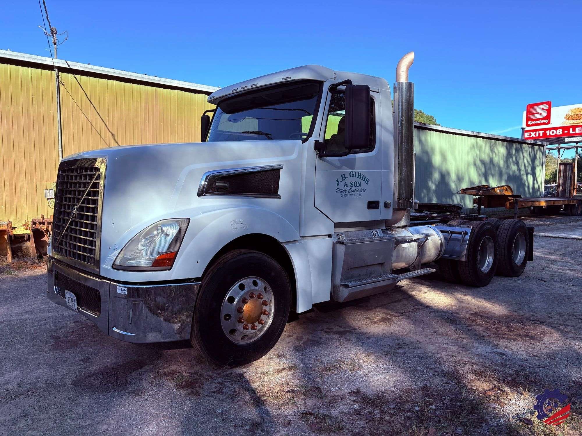 2008 Volvo VT Equipment Image0