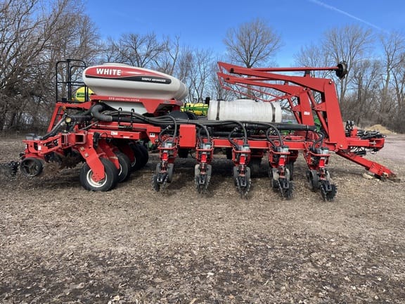 2008 White 8516 Equipment Image0