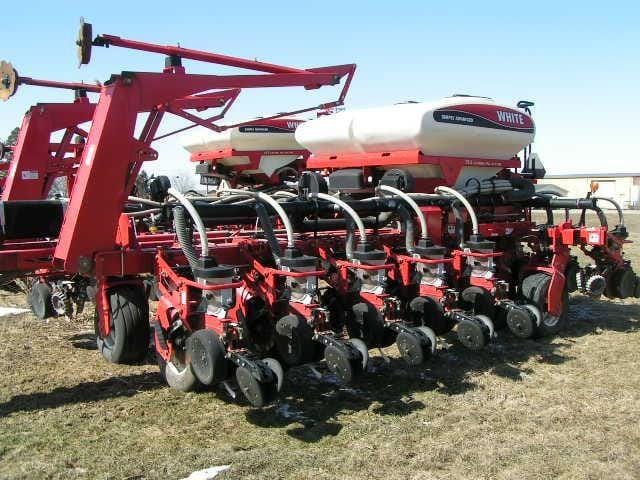 2008 White 8516 Equipment Image0