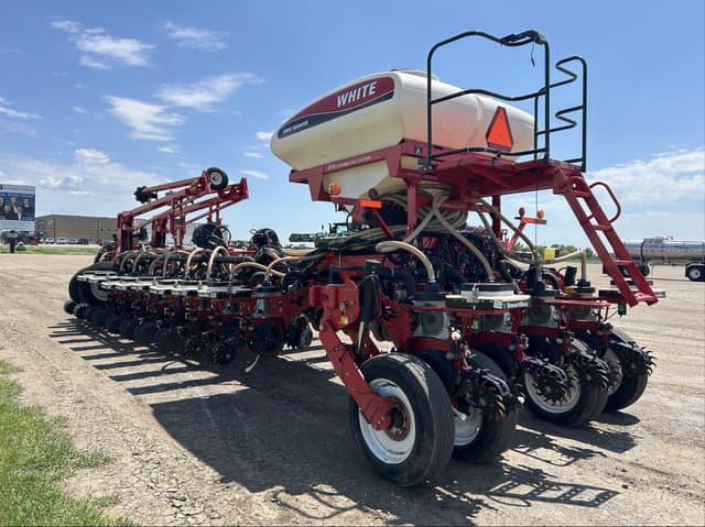 Image of White 8824 equipment image 4