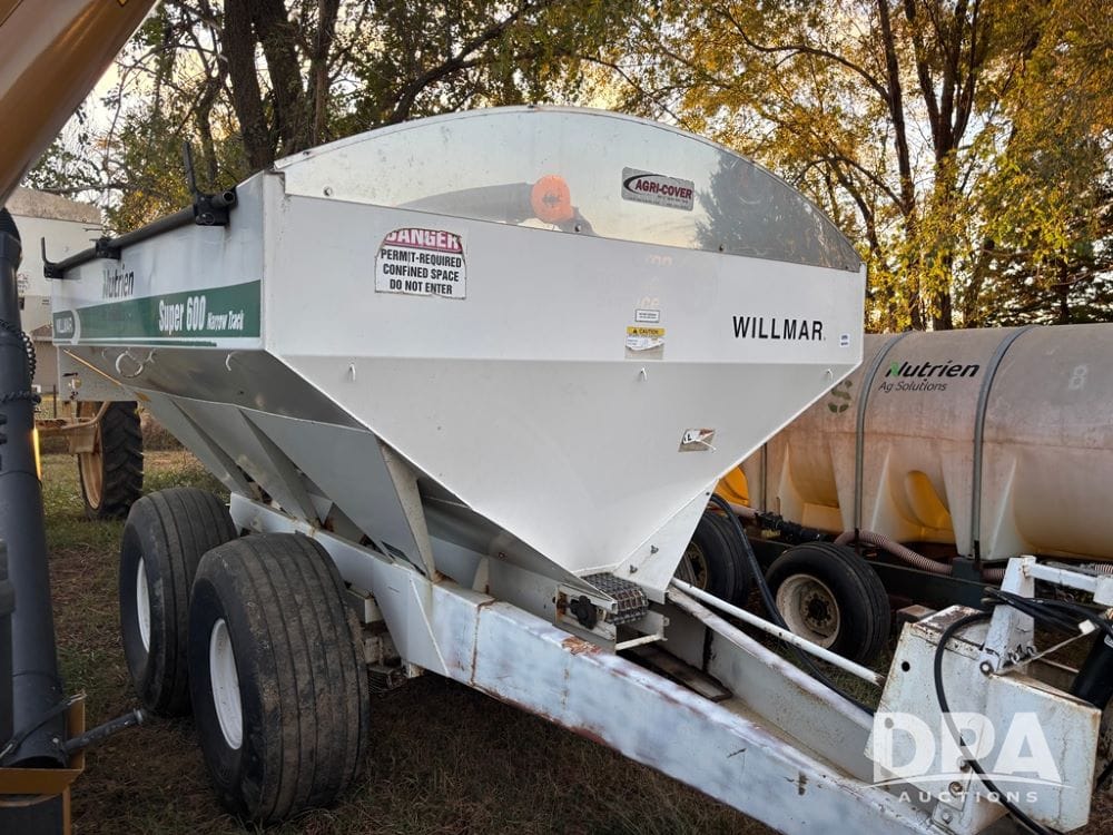 2008 Willmar Super 600 Equipment Image0