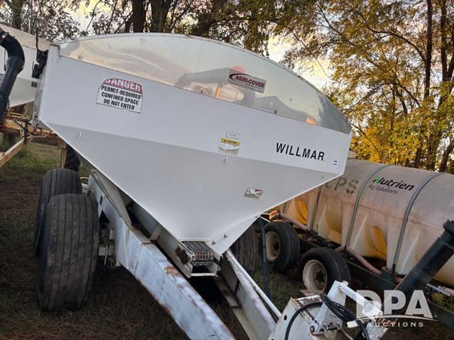 Image of Willmar Super 600 equipment image 1