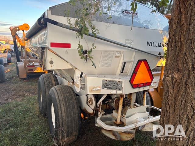 Image of Willmar Super 600 equipment image 4