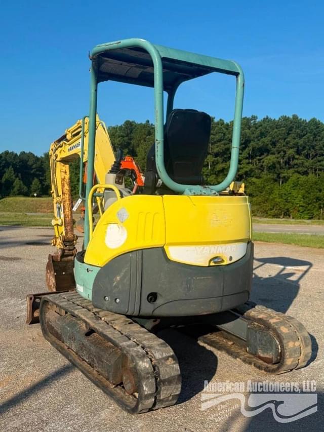 Image of Yanmar V1027-3 equipment image 3