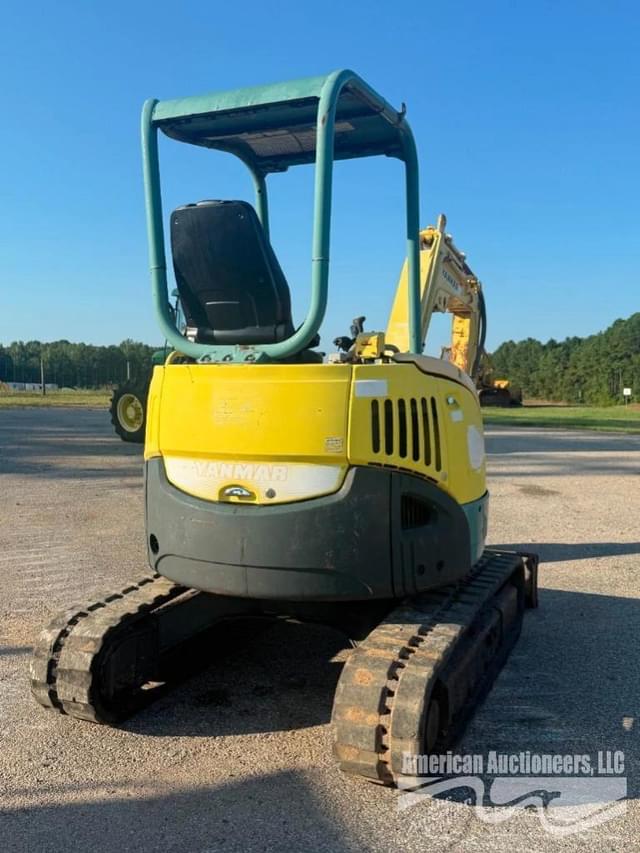 Image of Yanmar V1027-3 equipment image 1