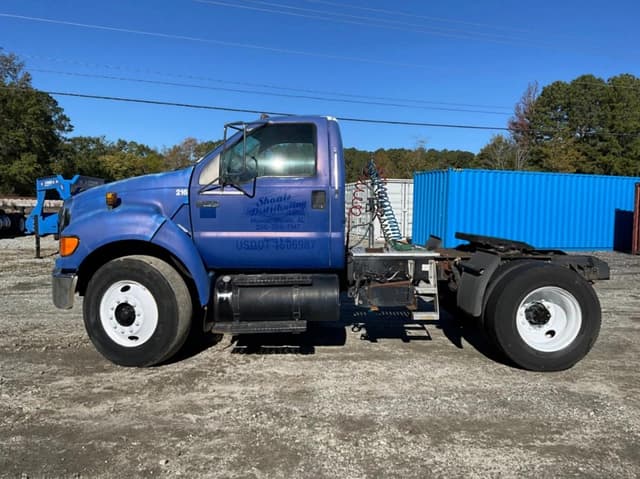 Image of Ford F-750 equipment image 1