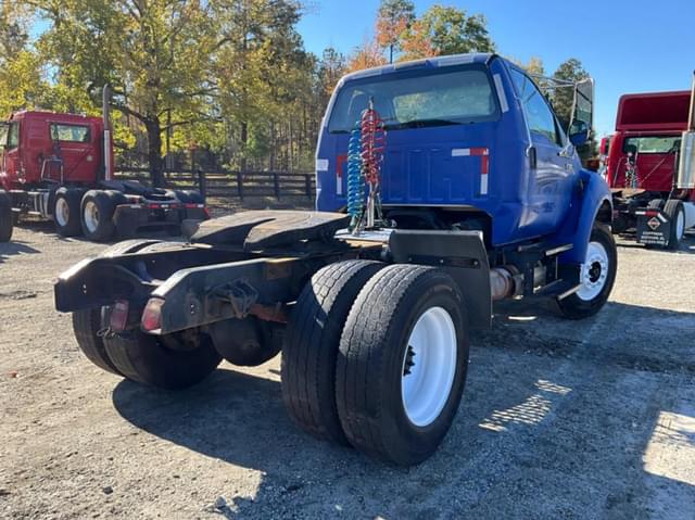 Image of Ford F-750 equipment image 4