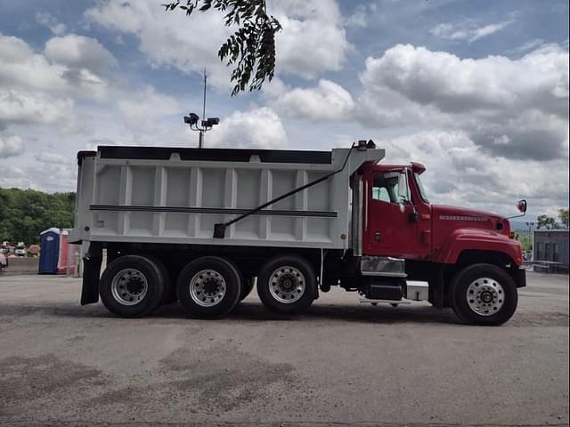 Image of International Paystar 5500i equipment image 2