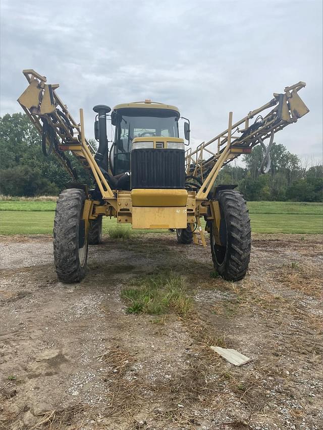 Image of Ag-Chem RoGator 1286C equipment image 2