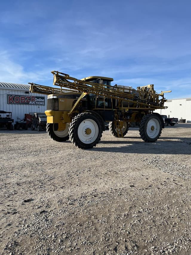 Image of Ag-Chem RoGator SS884 equipment image 2