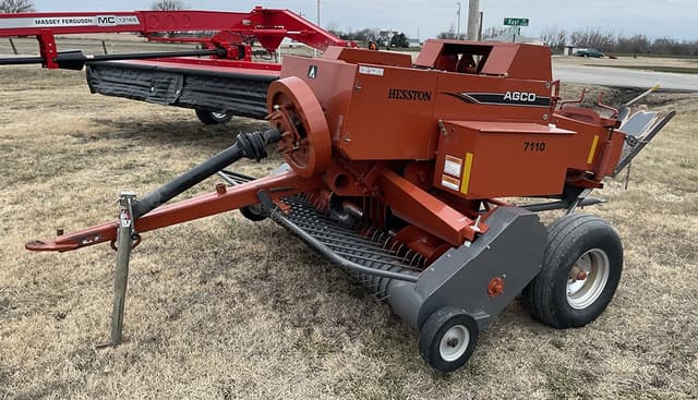 Image of AGCO 7110 equipment image 2