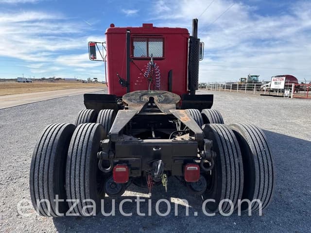 Image of AM General M915A1 equipment image 3