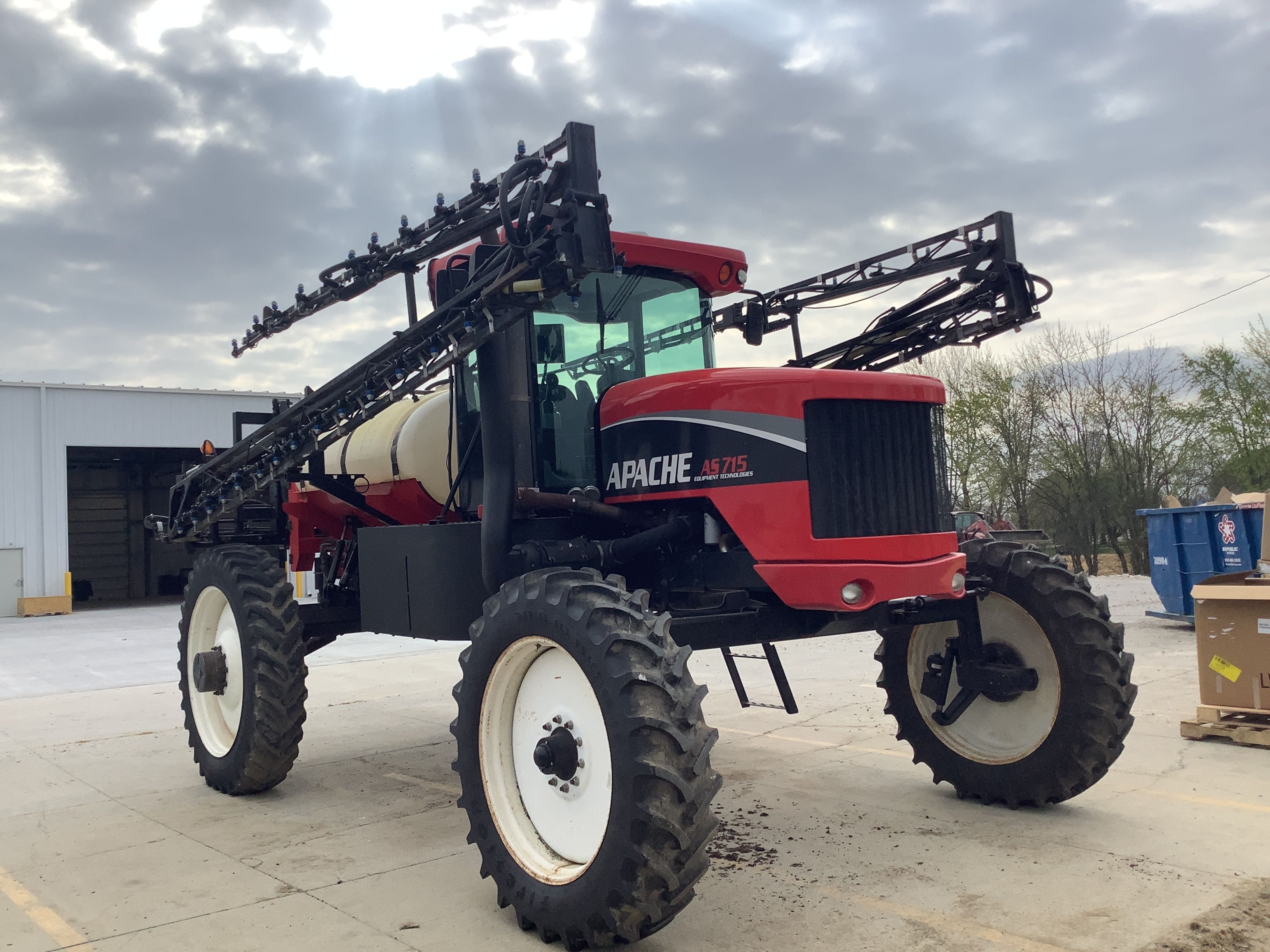 Main image Apache AS715