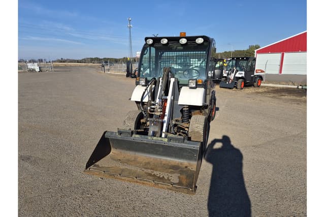 Image of Bobcat Toolcat 5600 equipment image 3