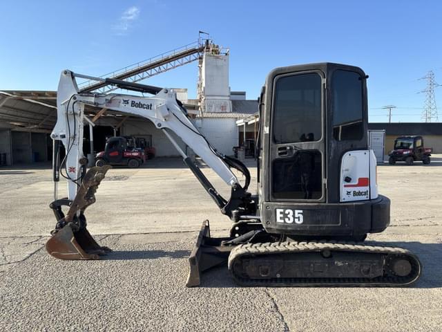 Image of Bobcat E35 equipment image 4