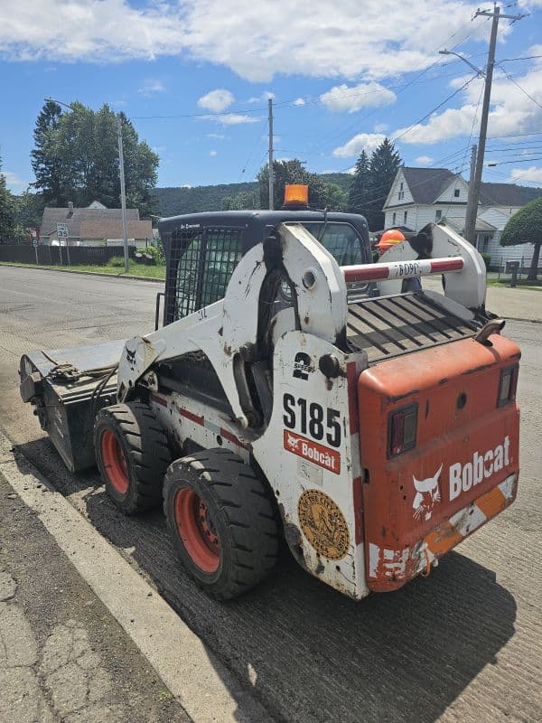 Image of Bobcat S185 equipment image 3