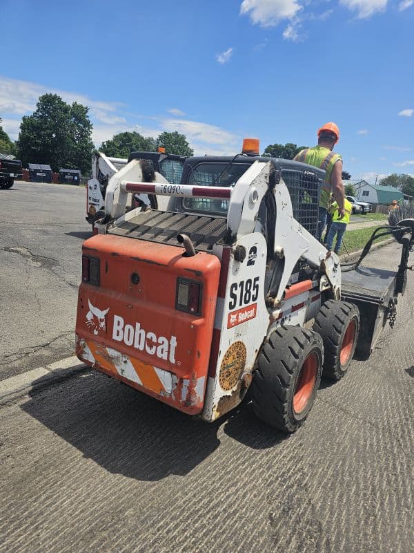 Image of Bobcat S185 equipment image 4