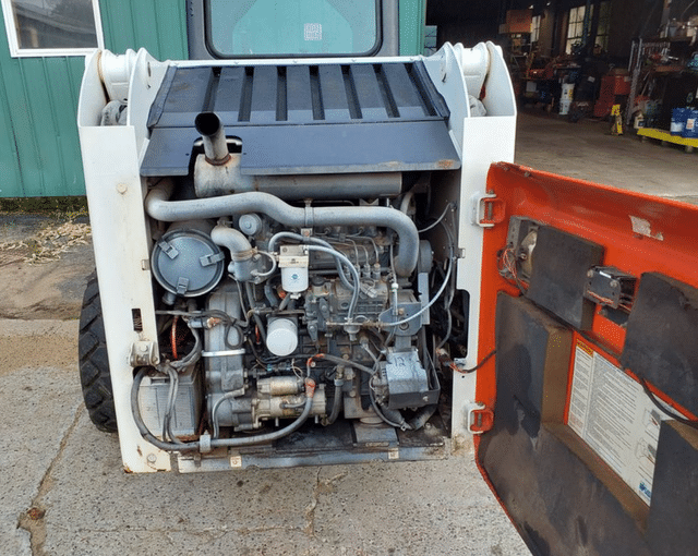 Image of Bobcat S220 equipment image 2