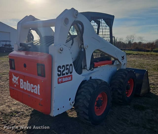 Image of Bobcat S250 equipment image 4