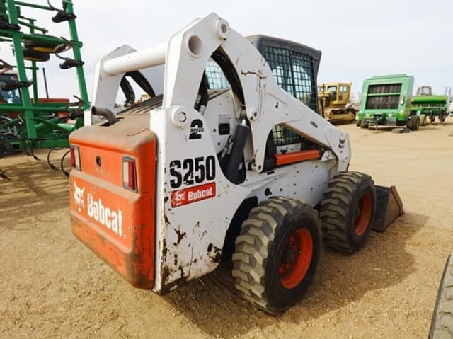 Image of Bobcat S250 equipment image 2