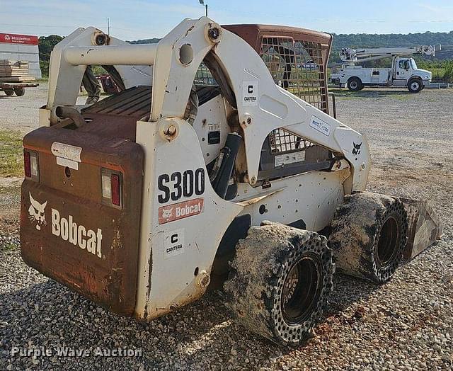 Image of Bobcat S300 equipment image 4