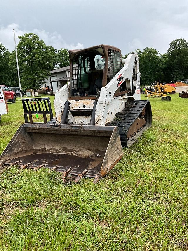 Image of Bobcat T320 equipment image 3