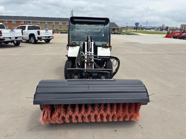 Image of Bobcat Toolcat 5600 equipment image 2