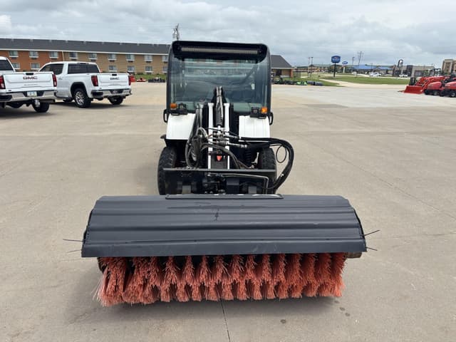Image of Bobcat Toolcat 5600 equipment image 2