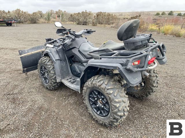 Image of Can-Am Outlander Max equipment image 2