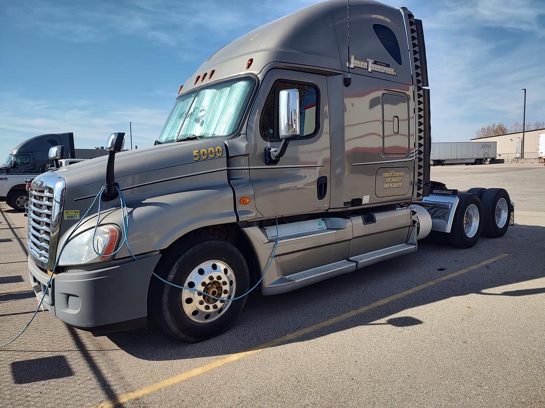 Image of Freightliner Cascadia Primary image