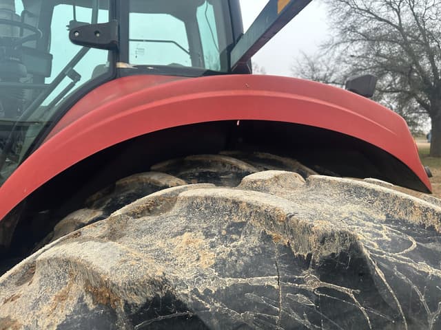 Image of Case IH Magnum 305 equipment image 4