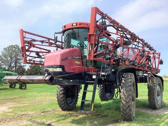 Main image Case IH Patriot 4420