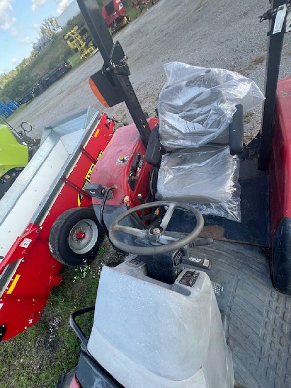 Image of Case IH Farmall 105U equipment image 3