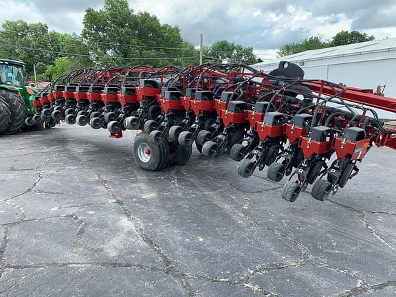 Image of Case IH 1240 equipment image 4