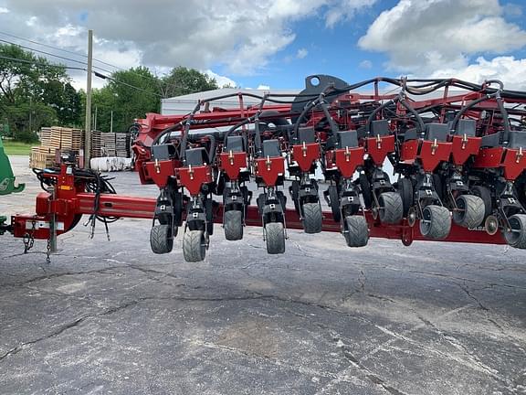 Image of Case IH 1240 Primary image