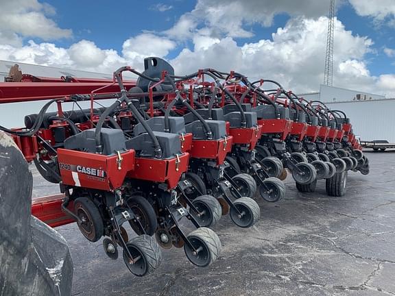 Image of Case IH 1240 equipment image 1