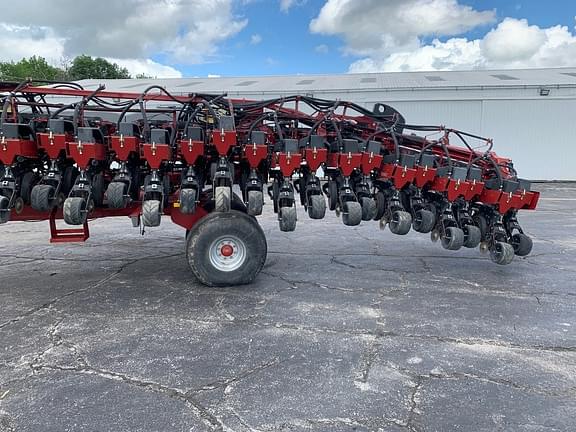 Image of Case IH 1240 equipment image 3