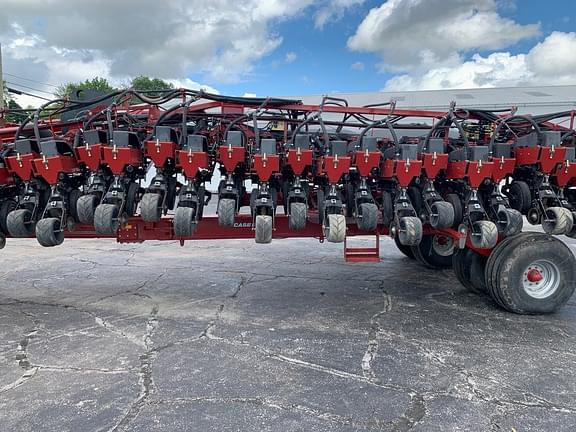 Image of Case IH 1240 equipment image 2