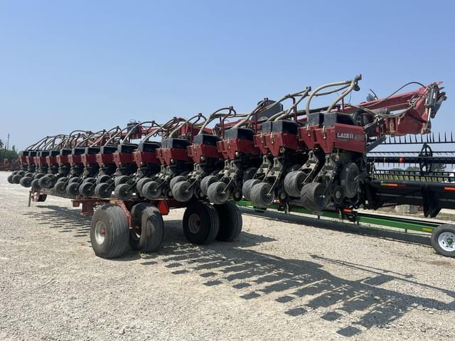 Image of Case IH 1240 equipment image 2