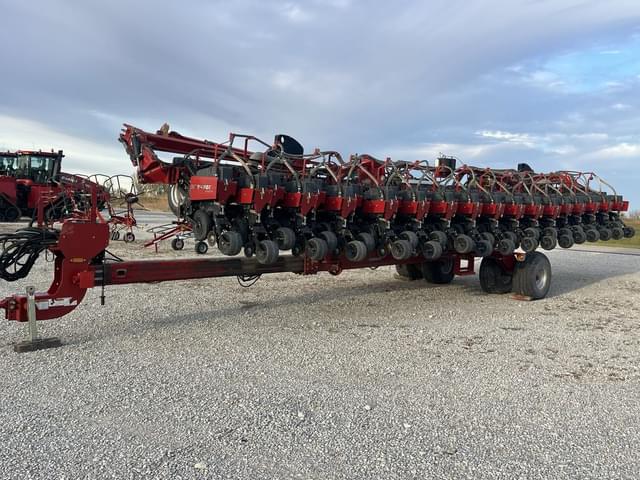 Image of Case IH 1240 equipment image 3