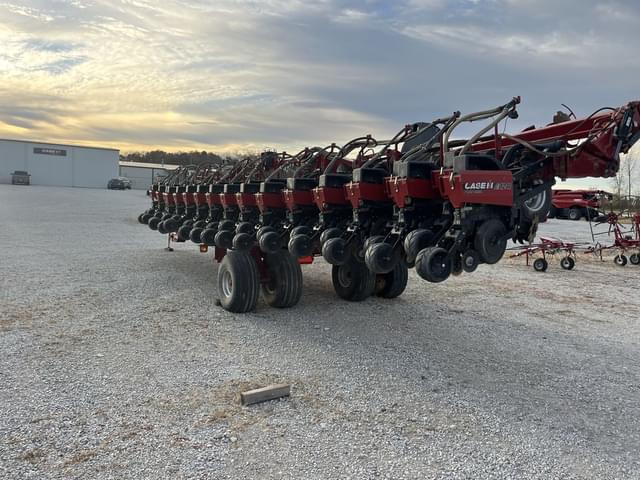 Image of Case IH 1240 equipment image 2