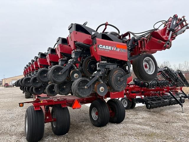 Image of Case IH 1240 equipment image 2