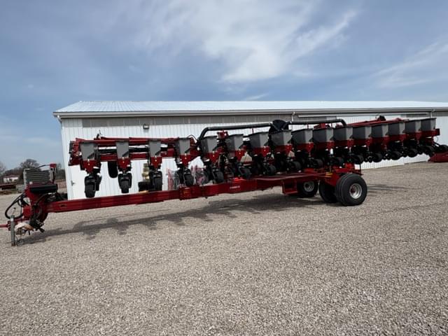 Image of Case IH 1240 equipment image 2