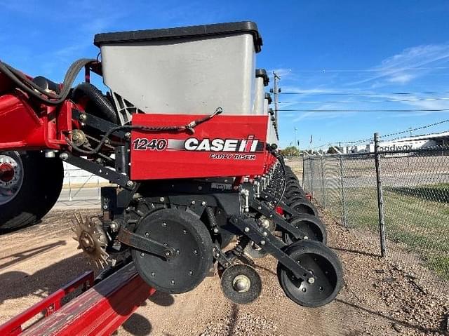 Image of Case IH 1240 equipment image 1