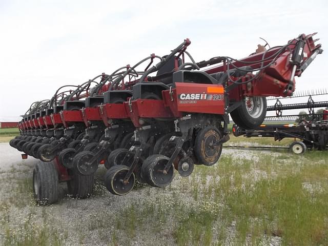 Image of Case IH 1240 equipment image 4