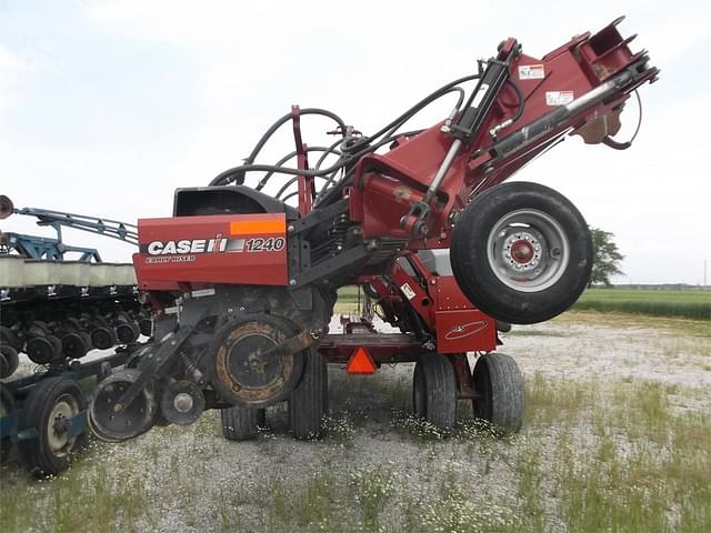 Image of Case IH 1240 equipment image 4