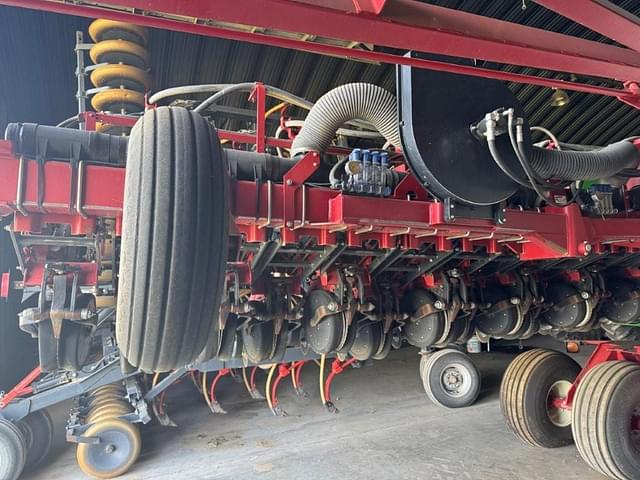 Image of Case IH 1240 equipment image 3
